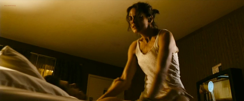 Michelle Monaghan hot leggy in undies and hot sex – Trucker (2008)