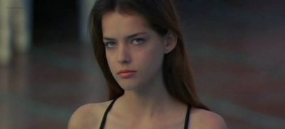 Isabelle Huppert nude Roxane Mesquida nude changing - L'école de la chair (FR-1998) (1)