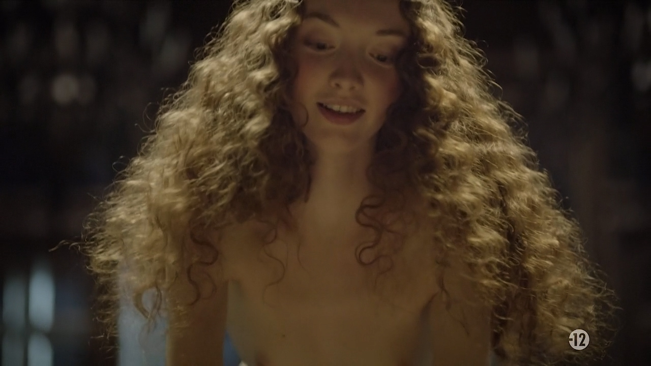 Alexia Giordano nude sex Noémie Schmidt nude wet and sex - Versailles (FR-2015) s1e1 HD 720p (5)