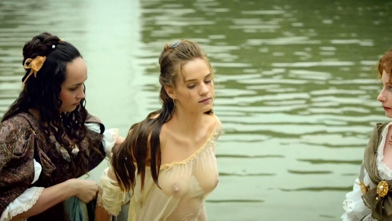 Alexia Giordano nude sex Noémie Schmidt nude wet and sex - Versailles (FR-2015) s1e1 HD 720p (1)