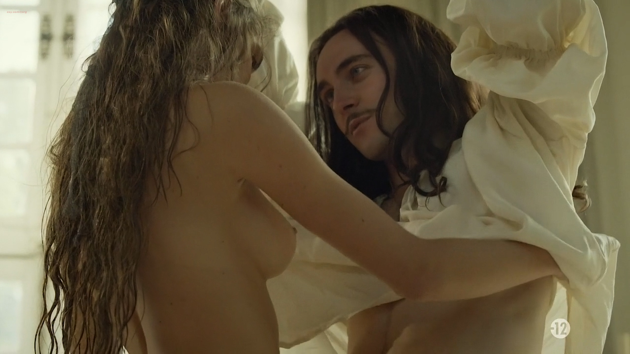 Alexia Giordano nude sex Noémie Schmidt nude wet and sex - Versailles (FR-2015) s1e1 HD 720p (10)