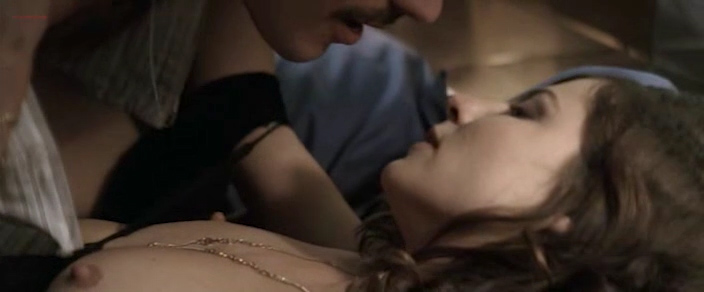 Anna Mouglalis nude topless and Jasmine Trinca hot nipple – Romanzo criminale (IT-2005)