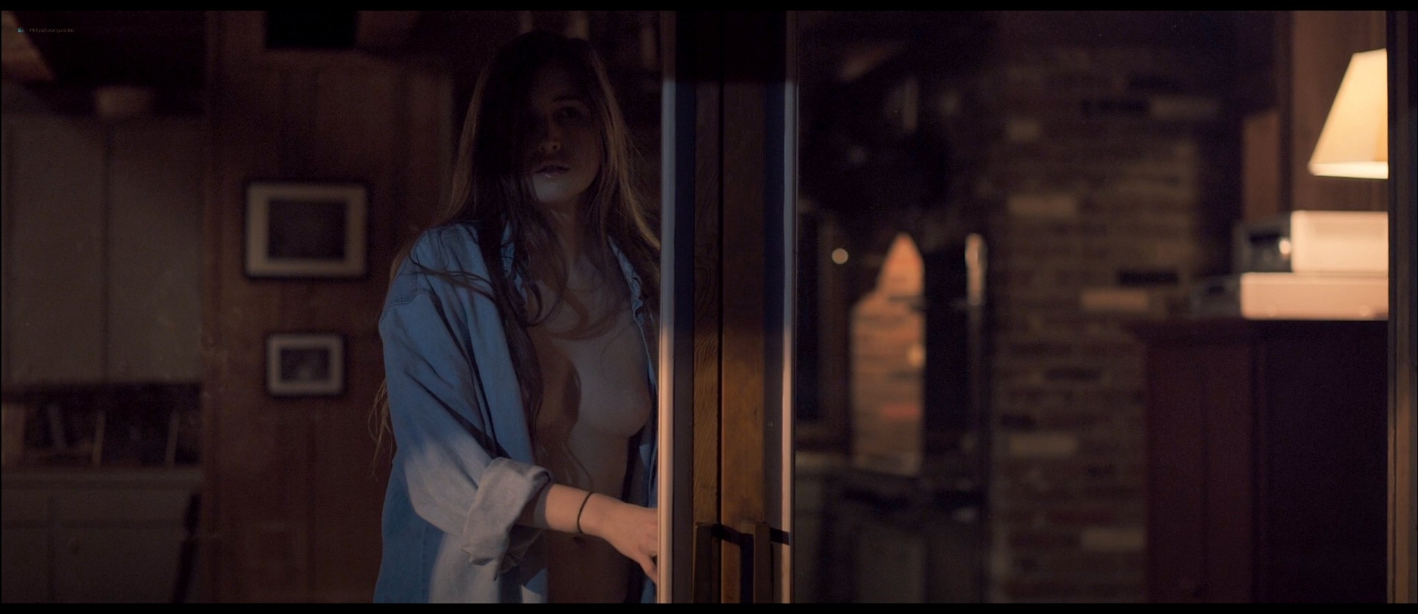 Kate Lyn Sheil nude topless, Margaret Laney nude and Wendy Glenn hot –  You're Next (2011) HD 1080p BluRay