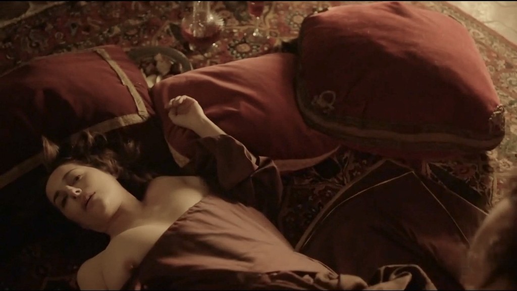 Amira Casar nude topless and sex - Versailles (FR-2015) s01e07 HDTV 1080p (7)