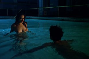 Emmy Rossum nude topless and skinny dipping - Shameless (2001) S01E07 HD 1080p BluRay (10)