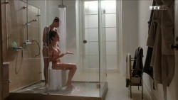 Jennifer Lauret nude topless mild sex - Une Famille Formidable (FR-2015) s12e4 HDTV 720p (6)