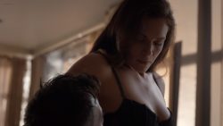 Amanda Righetti nude but covered and some sex – Colony s01e07 (2016) HD 1080p (5)