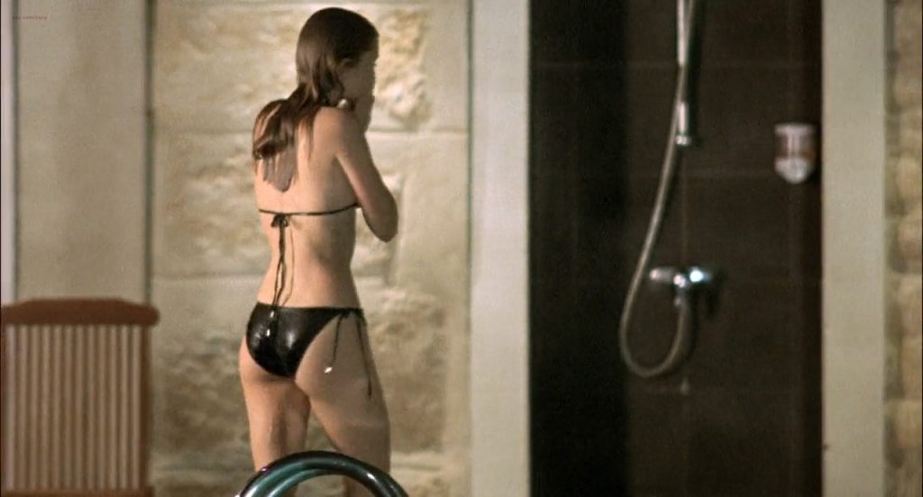 Aure Atika nude brief topless and Mélanie Laurent hot bikini - De battre mon coeur s'est arrêté (FR-2005) HD 720p (3)