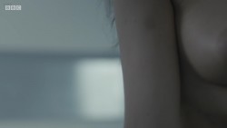 Jodie Comer nude boobs - Thirteen (2016) s1e1 HDTV 720p (4)