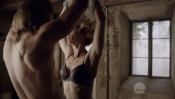 Laura Vandervoort nude but covered in sex scene - Bitten (2016) S03E02 HDTV 720p
