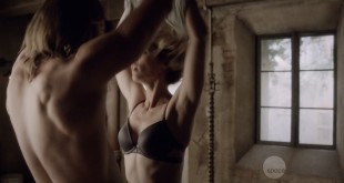 Laura Vandervoort nude but covered in sex scene - Bitten (2016) S03E02 HDTV 720p (6)