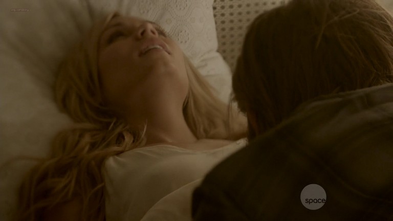 Laura Vandervoort hot sexy and some sex –  Bitten (2014) s01e02  HD 720p