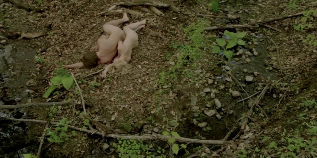 Laura Vandervoort nude but mostly covered in outdoor sex scene - Bitten (2014) s1e4 HD 720p (2)