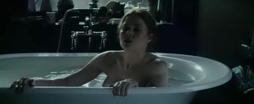 Amy Adams hot boobs in the tube - Batman v Superman Dawn of Justice (2016) 720 (1)