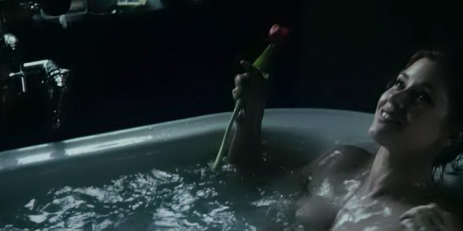 Amy Adams hot boobs in the tube - Batman v Superman Dawn of Justice (2016) 720 (6)
