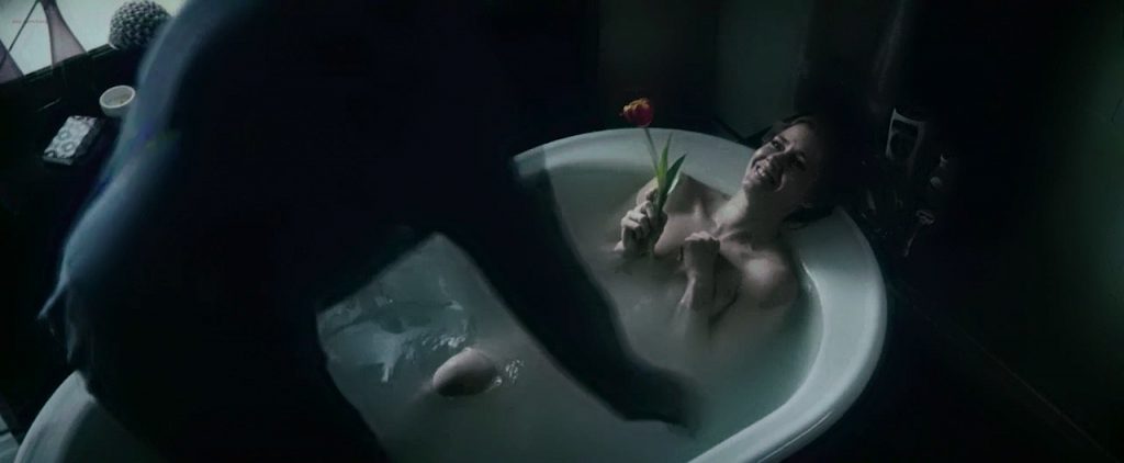 Amy Adams hot boobs in the tube - Batman v Superman Dawn of Justice (2016) 720 (5)