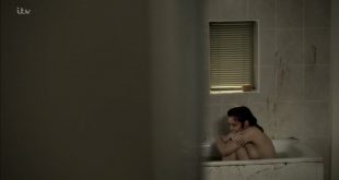 Anna Friel nude side boob in tube and Florence Pugh nude side boob too – Marcella s01e01 (2016) HDTV 720p (3)