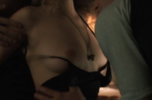 Juno Temple nude sex threesome and Olivia Wilde hot - Vinyl (2016) s1e9 HDTV 720p (13)
