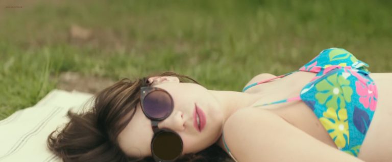 Zooey Deschanel hot bikini and Aubrey Plaza leggy – The Driftless Area (2015) HD 1080p WEB-DL