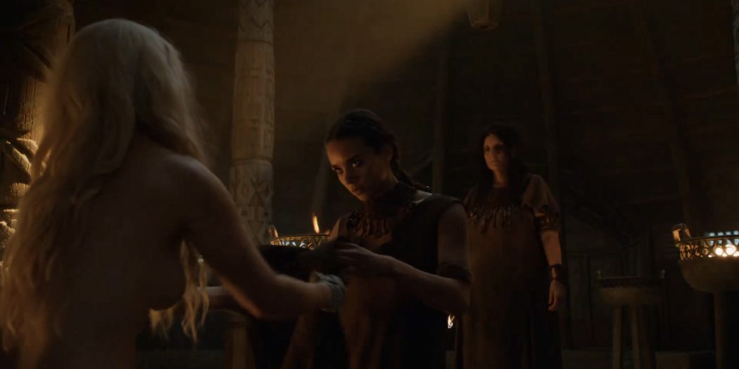 Emilia Clarke nude barley side boob – Game of Thrones (2016) s603 HDTV 1080p (7)