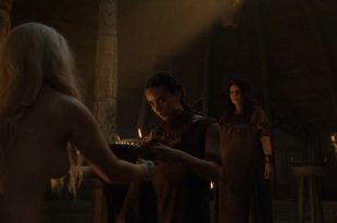 Emilia Clarke nude barley side boob – Game of Thrones (2016) s603 HDTV 1080p (7)