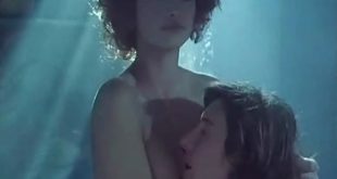 Penélope Cruz nude, Itziar Álvarez and Marina Martinez Andina nude bush - Serie rose - Elle et Loui (FR-1986) (3)