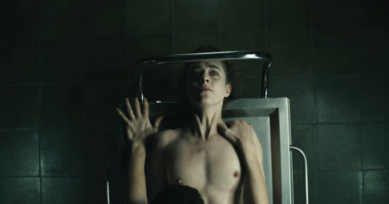 Alba Ribas nude topless in El Cadáver de Anna Fritz (ES-2015)