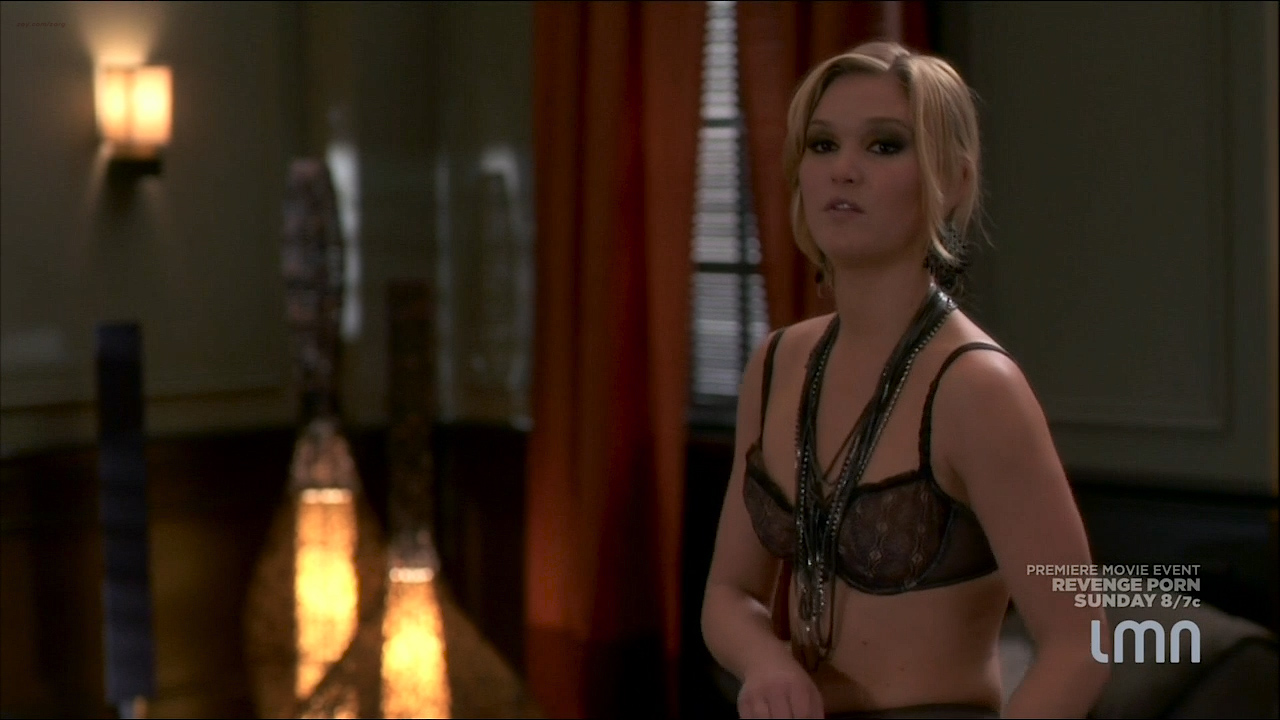 Julia-Stiles-hot-and. 