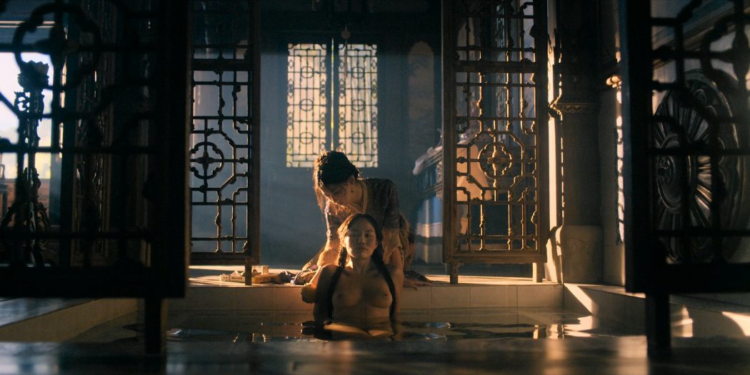Olivia Cheng nude topless Esther Low nude boobs Karishma Ahluwalia nude butt – Marco Polo (2016) s2e5 HD 1080p (7)