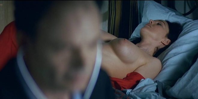 Monica Bellucci nude topless - Combien tu m'aimes? (FR-2005) HDTV 720p (14)