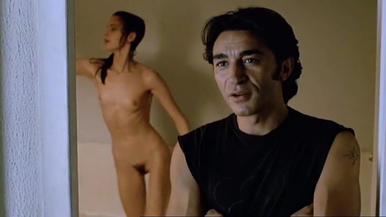 Fanny Bastien nude in Urgence (FR-1985)