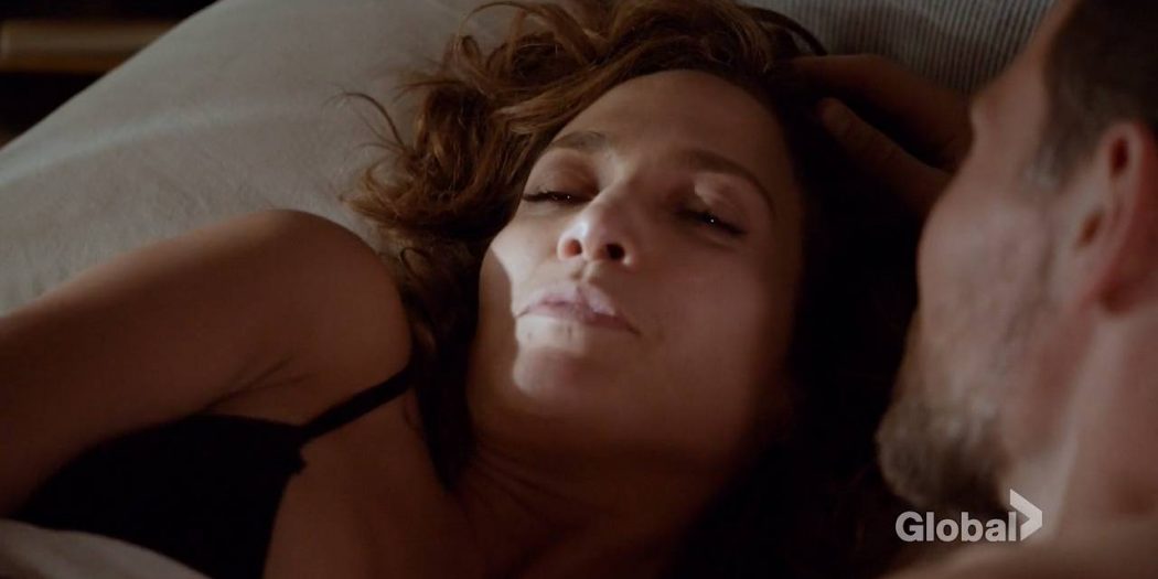 Jennifer Lopez hot some sex - Shades of Blue (2017) s2e2 HDTV 720 (8)
