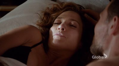 Jennifer Lopez hot some sex - Shades of Blue (2017) s2e2 HDTV 720 (8)