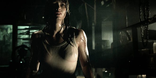 Jessica Biel hot see throuh - The Texas Chainsaw Massacre (2003) HD 1080p BluRay (13)