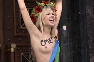 Inna Shevchenko nude Sasha Shevchenko, Oksana Shachko and other's nude topless too - Je suis Femen (2014) (9)