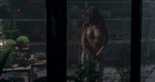 Florence Foresti nude topless in brief scene - De Plus Belle (FR-2017) HD 1080p WEB (7)