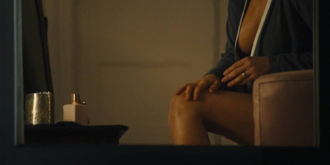 Jennifer Garner hot and sexy side boob too - Wakefield (2017) HD 1080p Web (9)