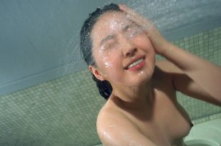 Ki-seon Lee nude topless in the shower and sex - Suddenly in the Dark (KR-1981) HD 1080p BluRay (7)