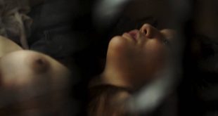 Maria Pedraza nude topless and sex - Amar (ES-2017) HD 1080p Web (3)