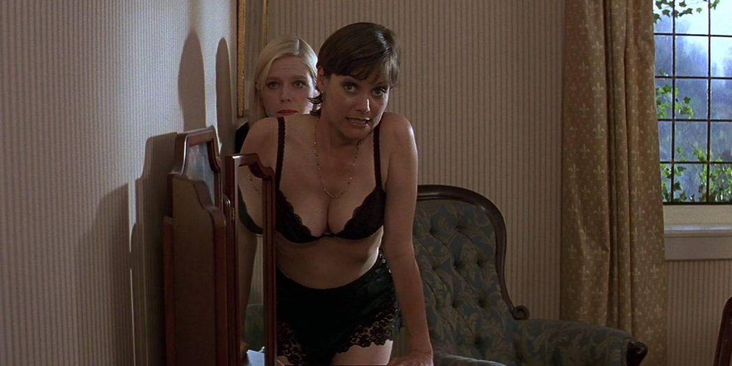Carey Lowell hot in lingerie and Jamie Lee Curtis hot cleavage - Fierce Creatures (1997) HD 1080p BluRay (3)