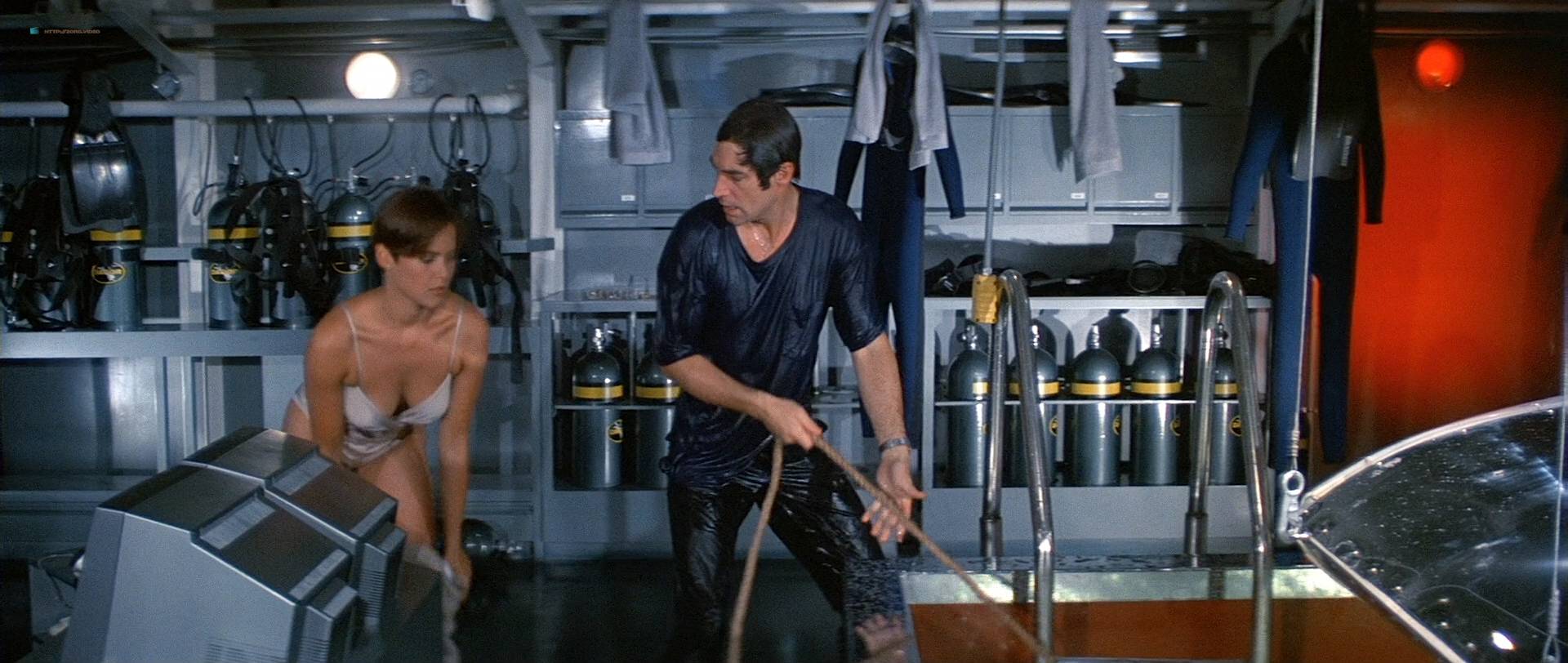 Carey Lowell hot leggy Talisa Soto hot and sexy - Licence to Kill (1989) HD 1080p BluRay (13)