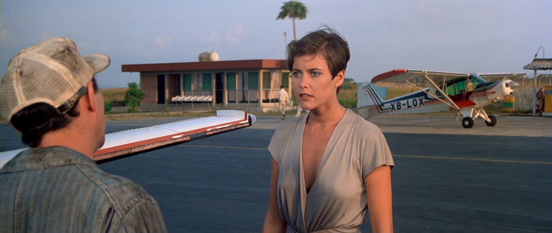 Carey Lowell hot leggy Talisa Soto hot and sexy - Licence to Kill (1989) HD 1080p BluRay (4)