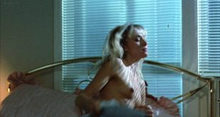 Darlanne Fluegel nude brief topless - Freeway (1988) HD 1080p BluRay (7)