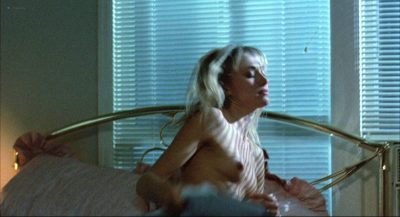 Darlanne Fluegel nude brief topless - Freeway (1988) HD 1080p BluRay (7)
