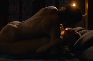 Emilia Clarke nude nip slip in brief sex scene - Game of Thrones (2017) s7e7 HD 1080p (5)