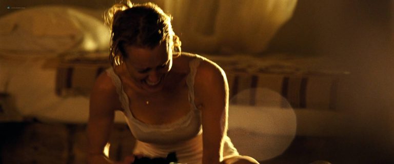 Taylor Schilling hot in few sex scenes – The Lucky One (2012) HD 1080p BluRay