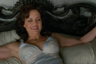 Carla Gugino hot and sexy in lingerie - Gerald's Game (2017) HD 1080p (6)