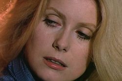 Catherine Deneuve nude topless - L'Agression (FR-1975) (8)