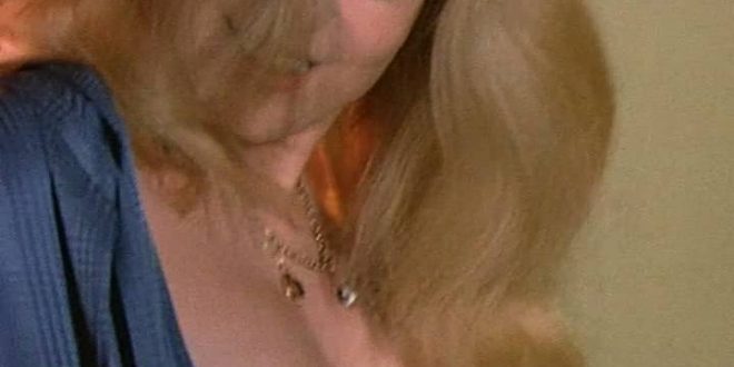 Catherine Deneuve nude topless - L'Agression (FR-1975) (3)