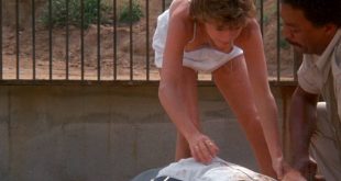 Kristy McNichol sexy nip slip - White Dog (1982) HD 1080p BluRay (3)